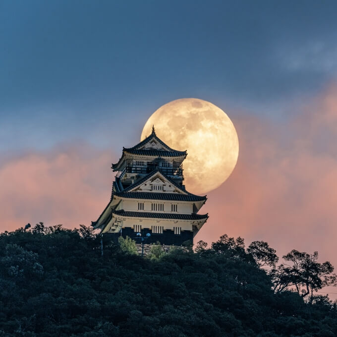 月と岐阜城