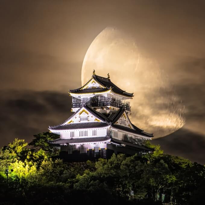 月と岐阜城
